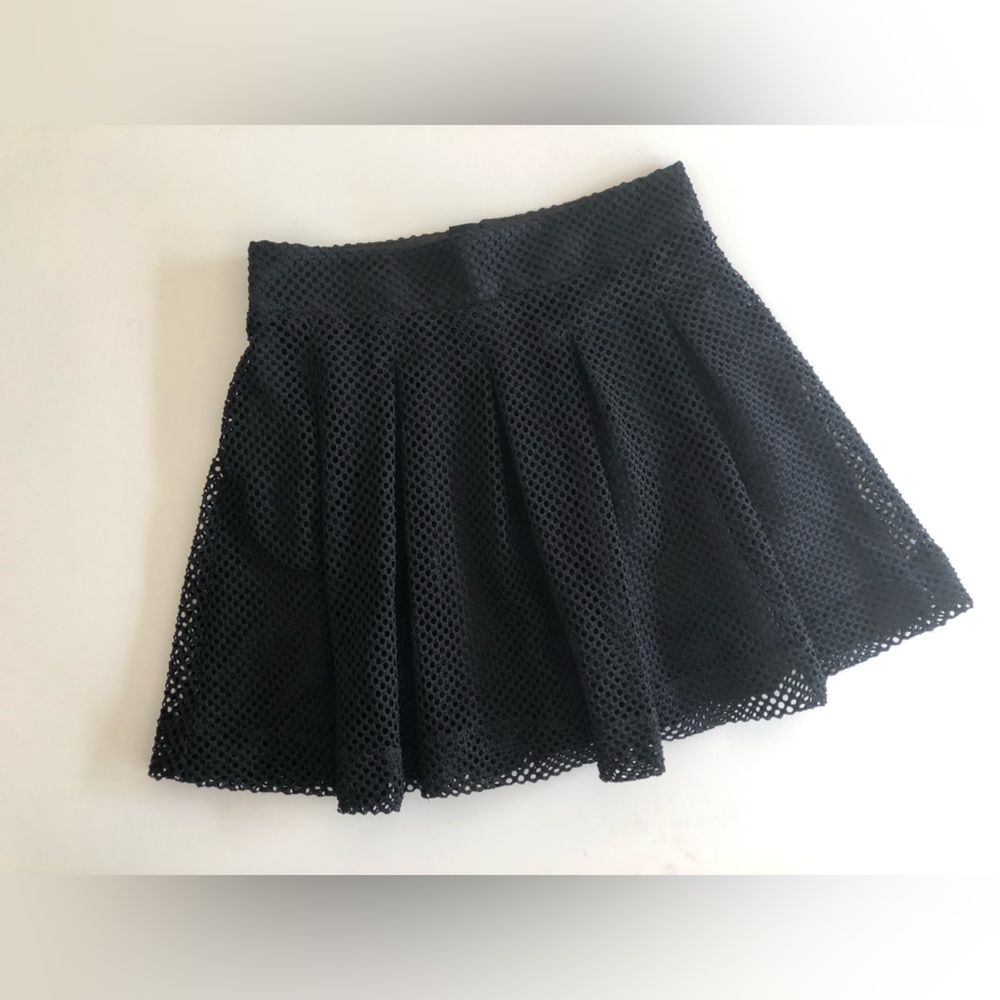 NWOT gap pleated eyelet skirt